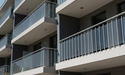 barandillas a medidas para balcones en edificios modernos